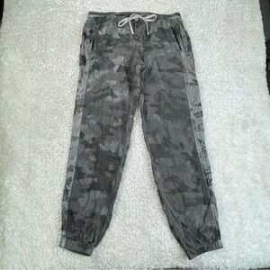 Hard Tail Elastic Waist Pull On Camo Pants missing size tag, 30” waist